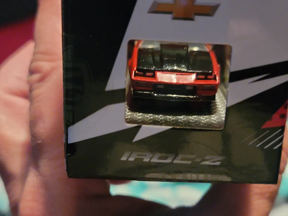 M2 Machines 1985 Chevrolet Camaro IROC-Z R89 image indicator(3)