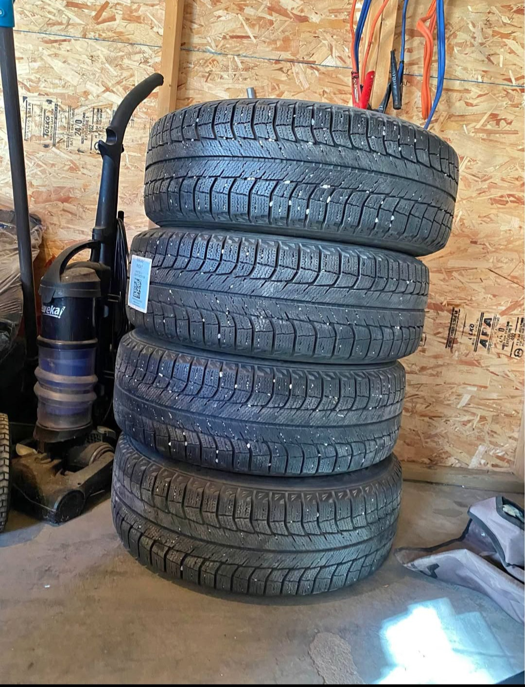 Michelin X-Ice 215/60R16 Winter Tires