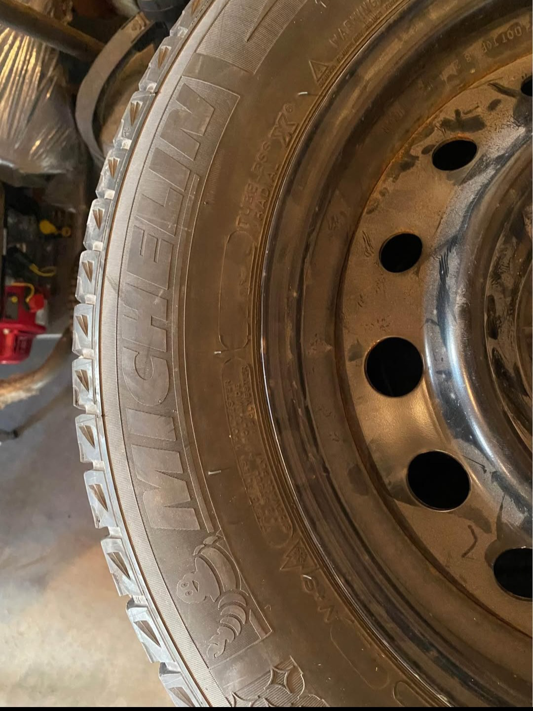 Michelin X-Ice 215/60R16 Winter Tires - photo 3