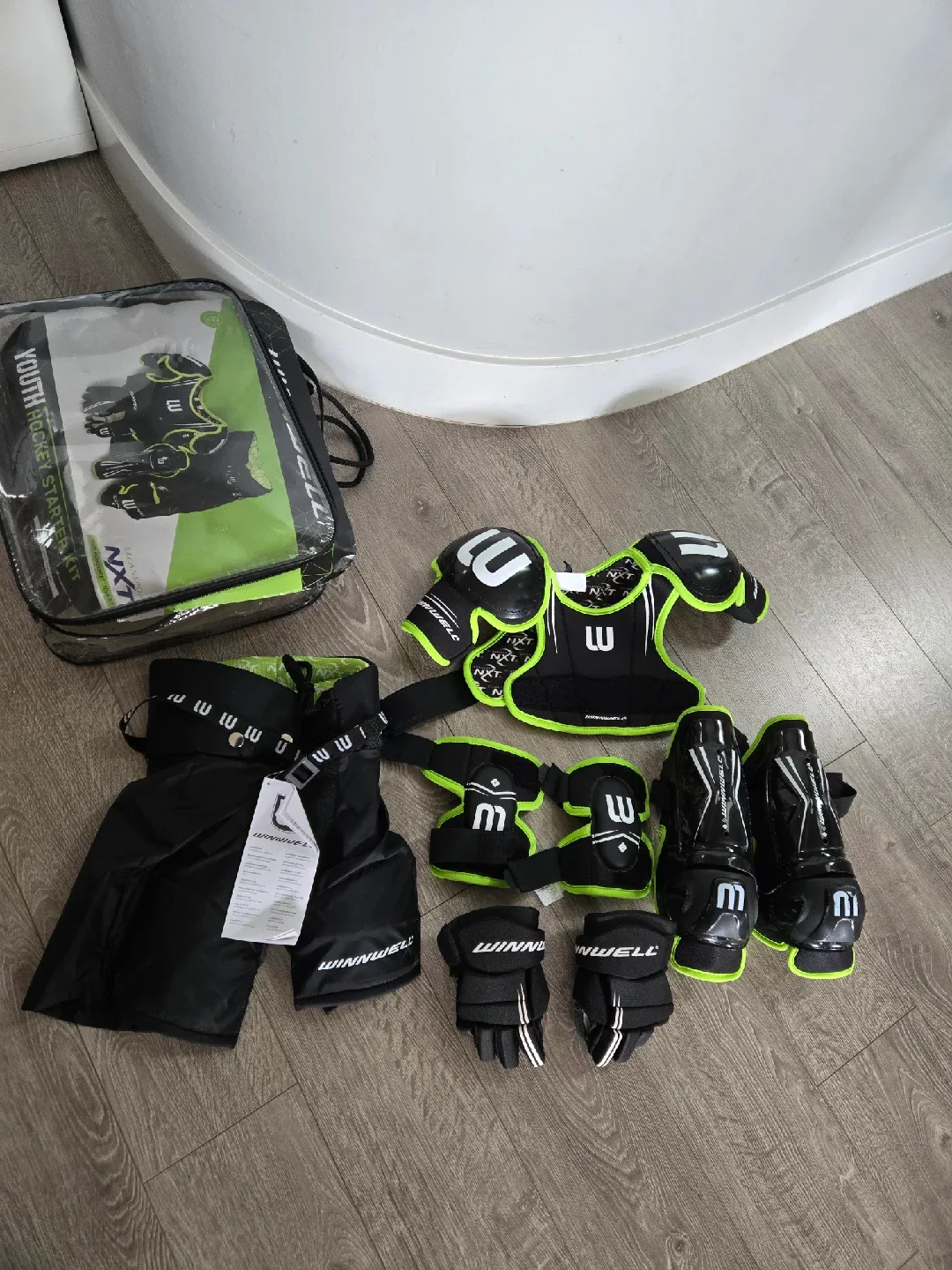 Hockey youth protective padding gear kit small image indicator(2)