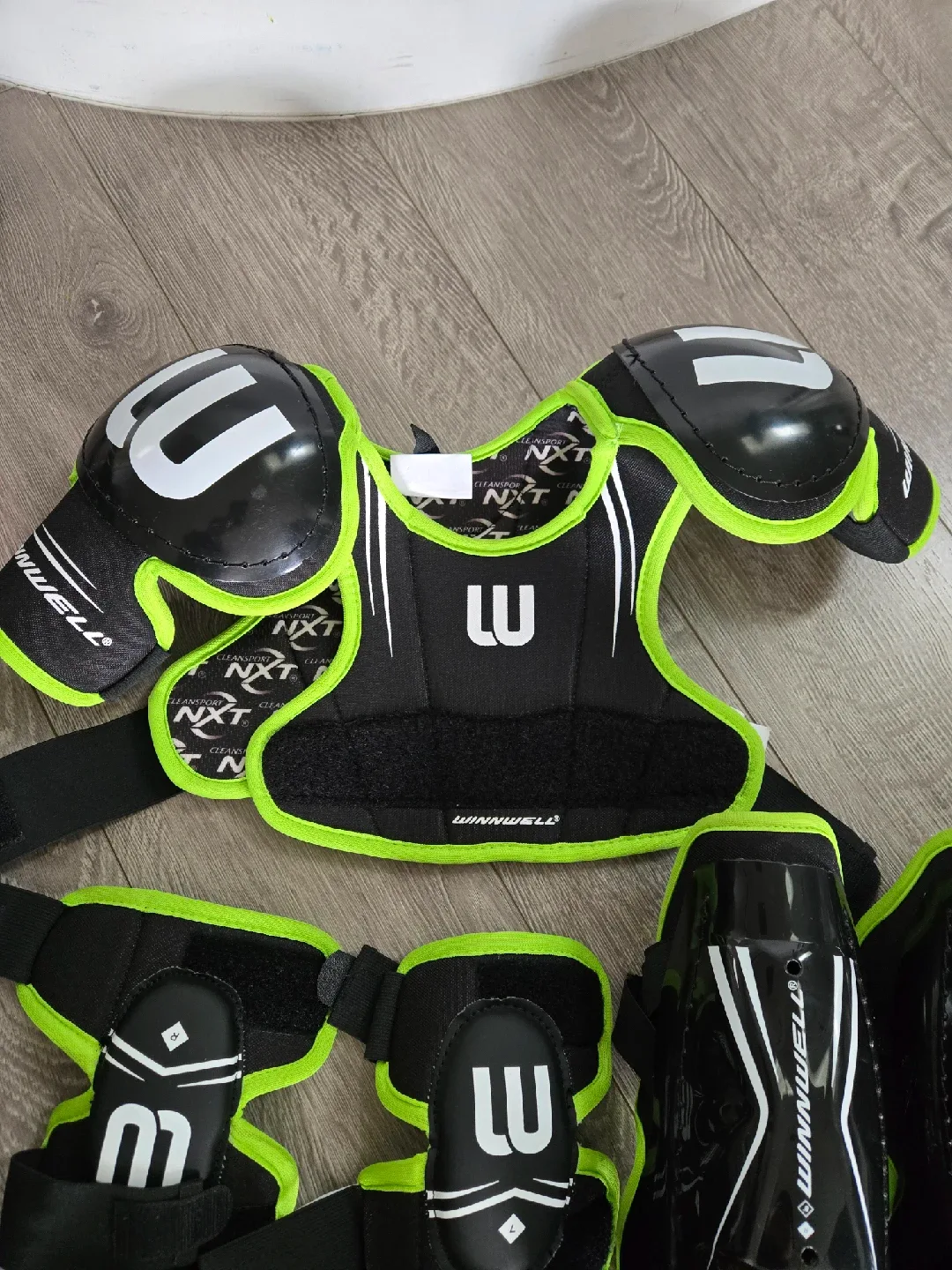 Hockey youth protective padding gear kit small image indicator(3)