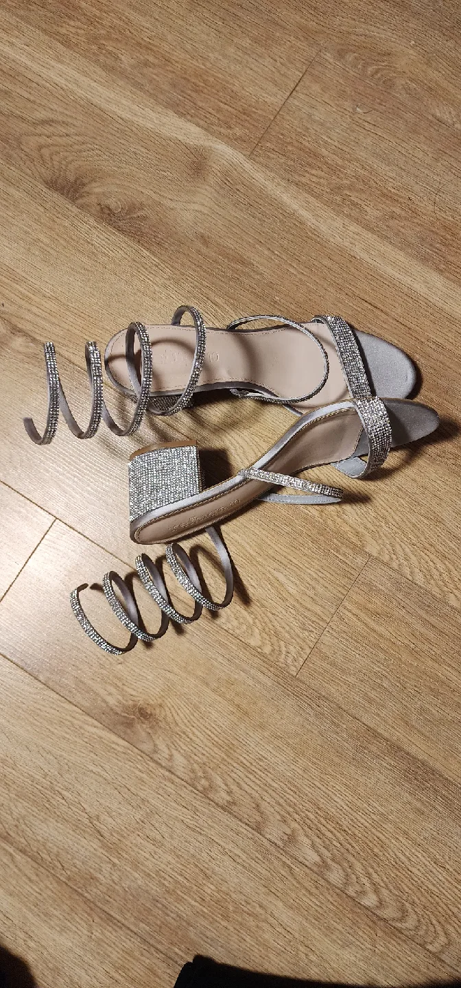 Lala Ika Gold Heels - Size 9.5/40 image indicator(8)