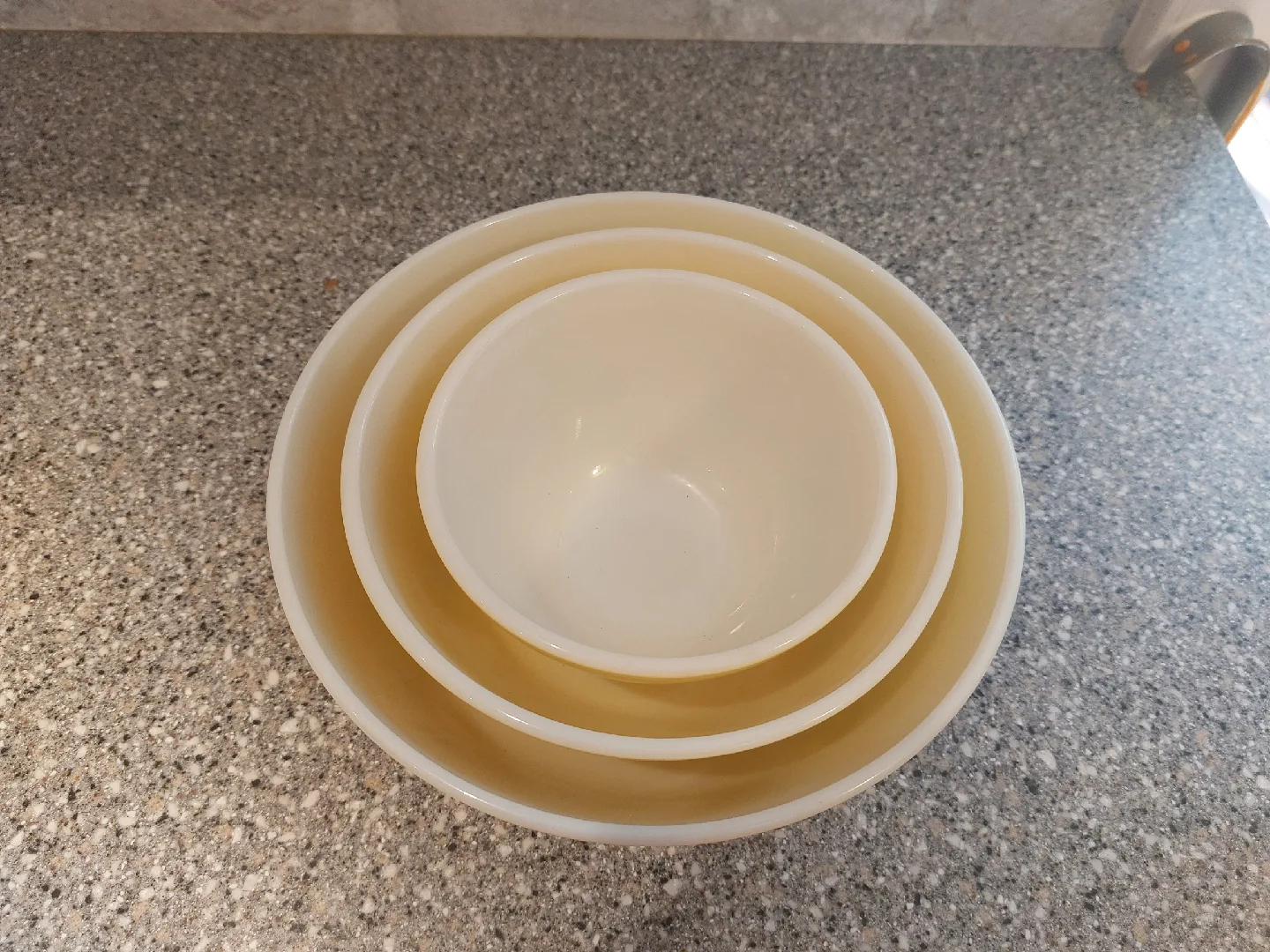 Vintage Pyrex Shenandoah mixing bowls set. image indicator(2)