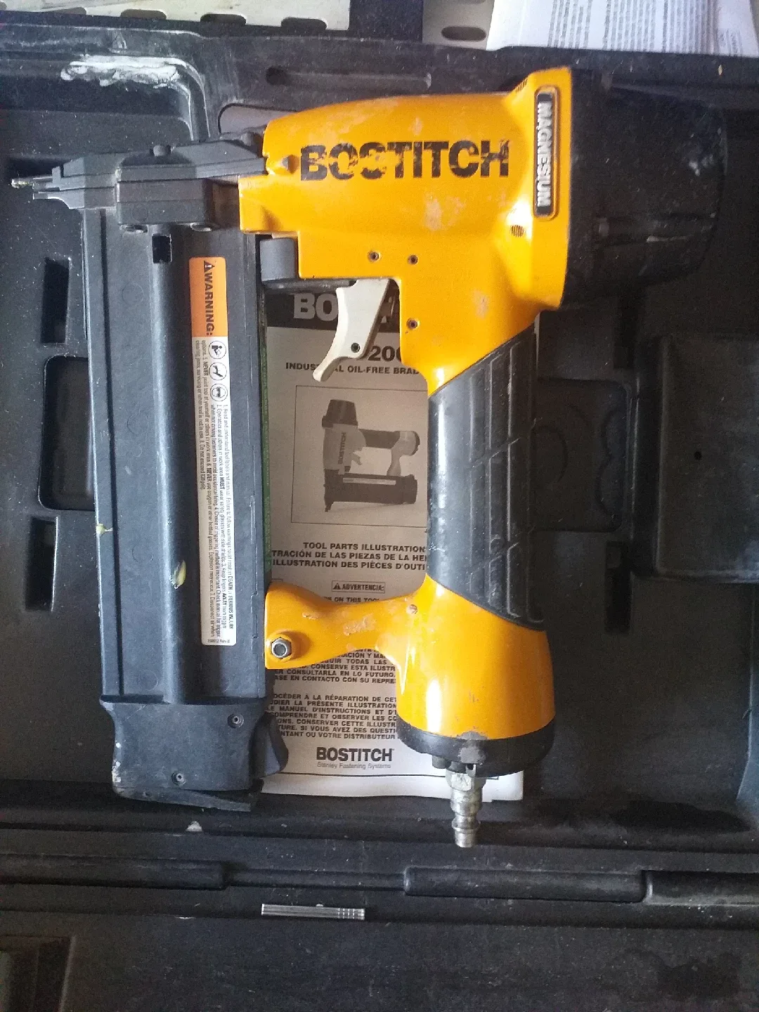 BOSTITCH BT200 Brad Nailer Kit thumbnail