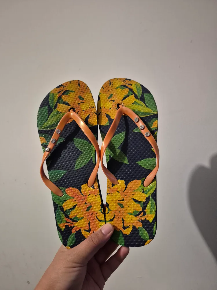 Floral Flip Flops - Size 8 image indicator(2)