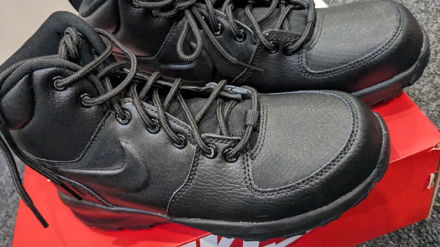 Nike Manoa LTR (GS) Black Boots - Size 4.5 Youth thumbnail
