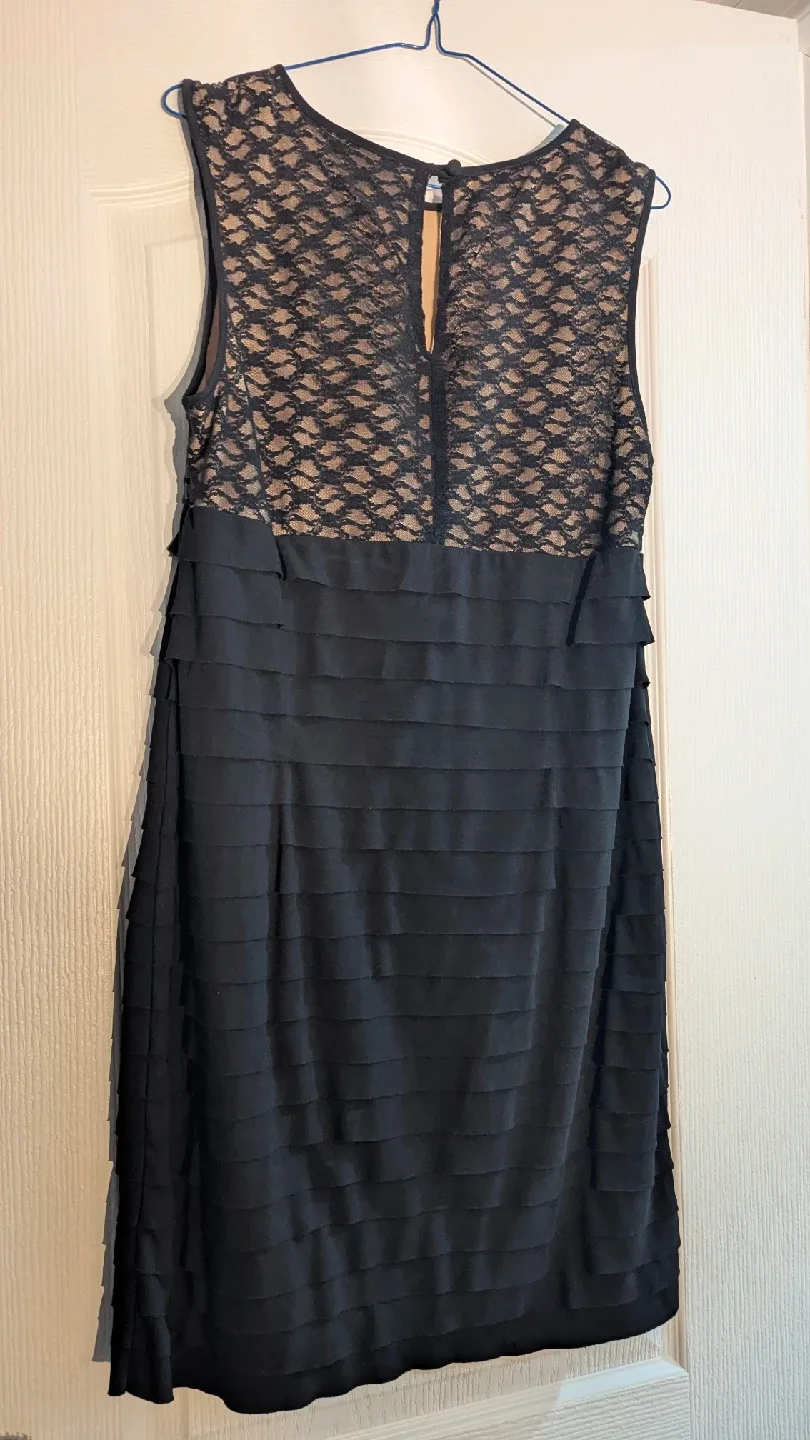 wallis Black Lace Dress size 16 image indicator(2)