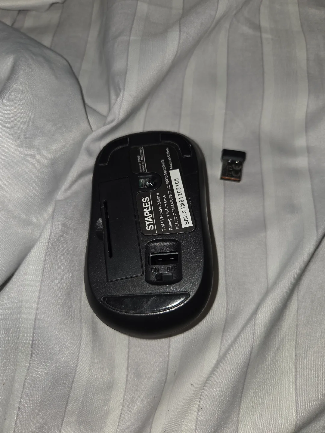 Staples 2.4 GHz Wireless Mouse image indicator(2)