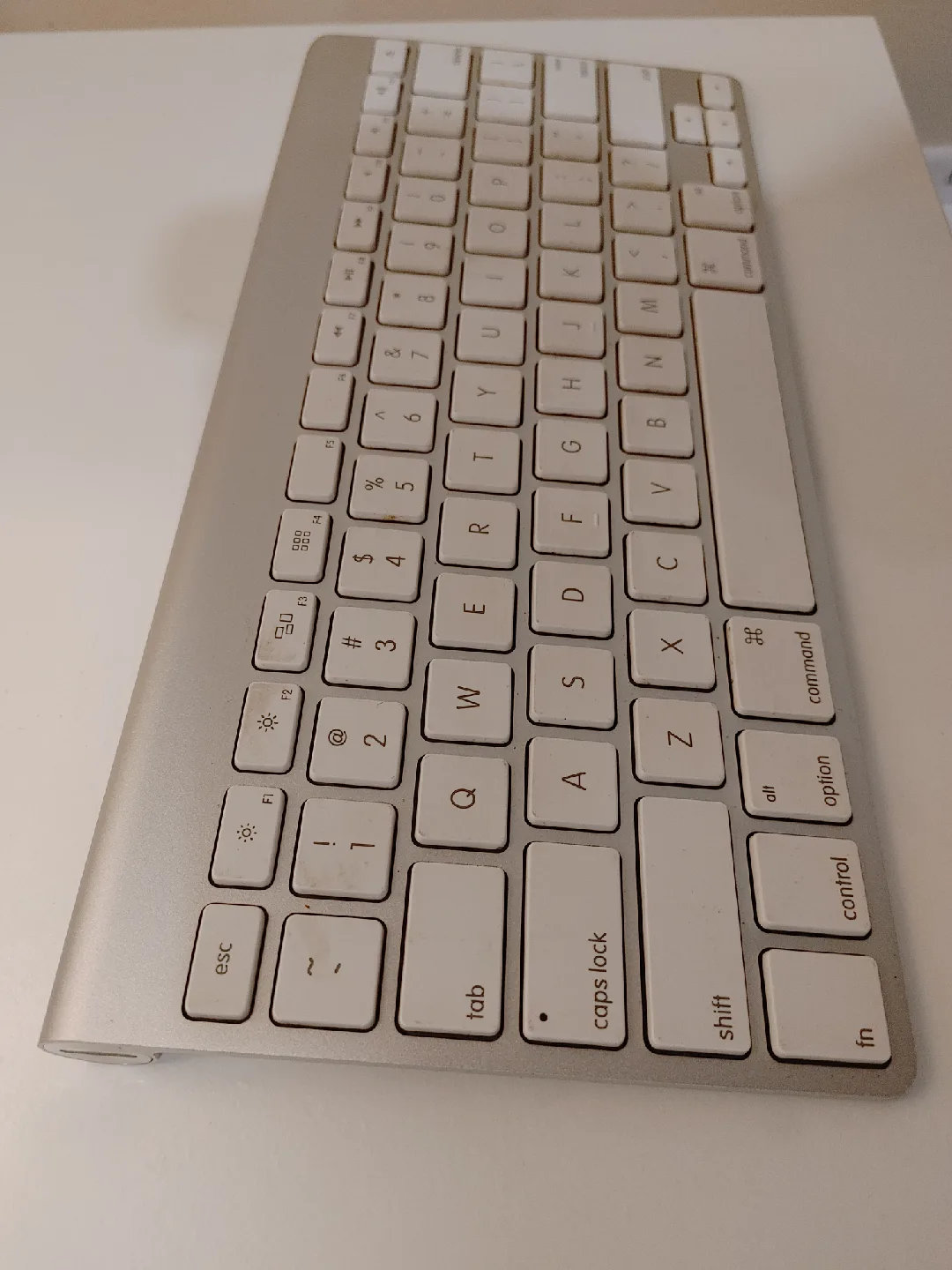 Apple Wireless Keyboard - Silver image indicator(4)