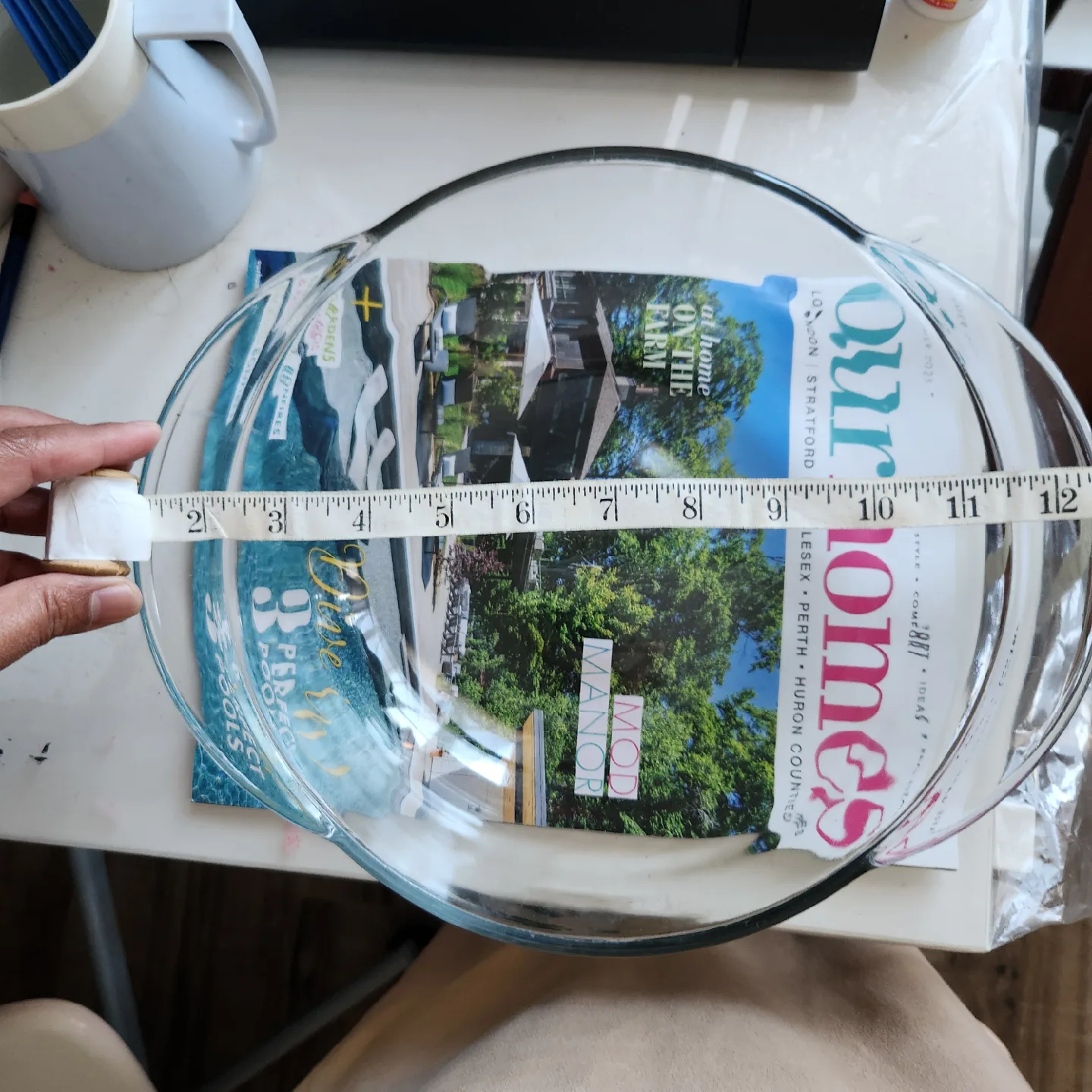 Glass Oval Baking Dish with Lid (12 inch) image indicator(4)