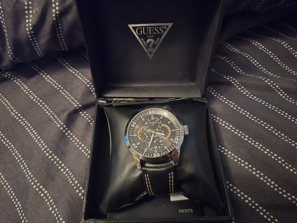BRAND NEW, IN THE BOX!!! 'GUESS' Men's Watch with Box - photo 2