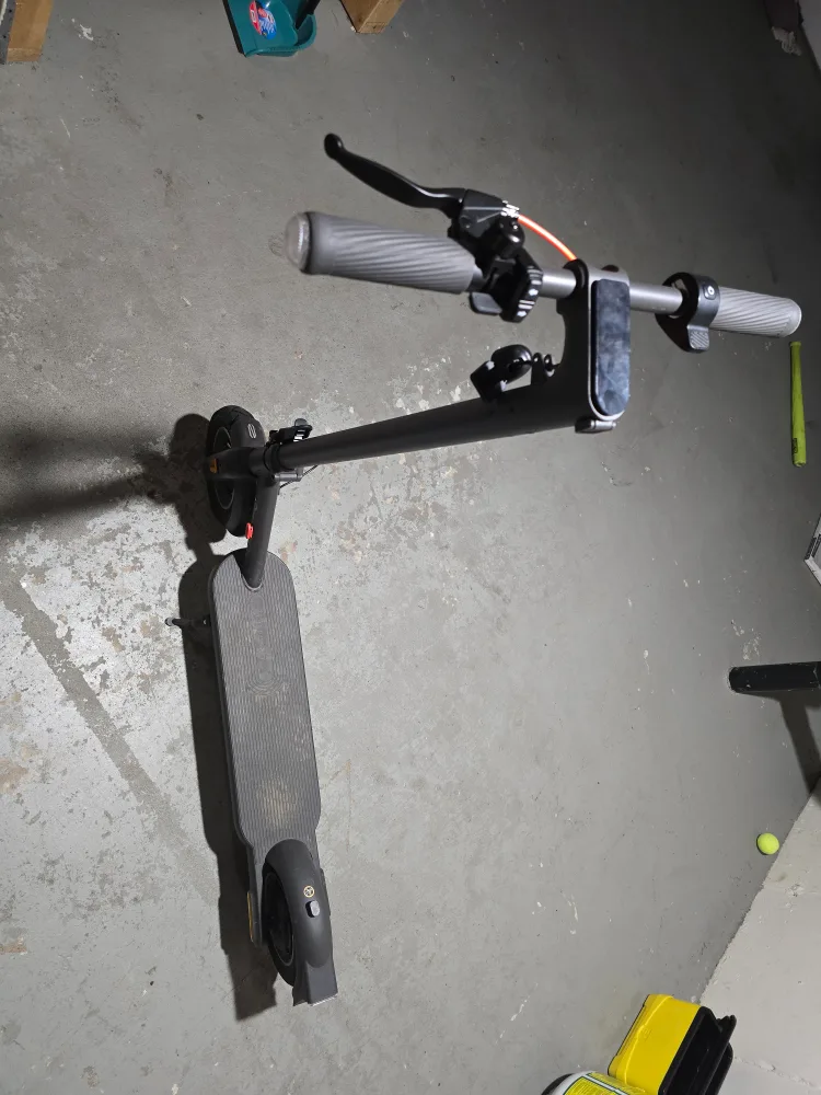 Two Electric Scooters - I zip and Ivanti image indicator(2)