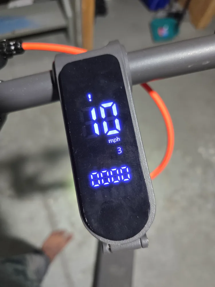 Two Electric Scooters - I zip and Ivanti image indicator(3)