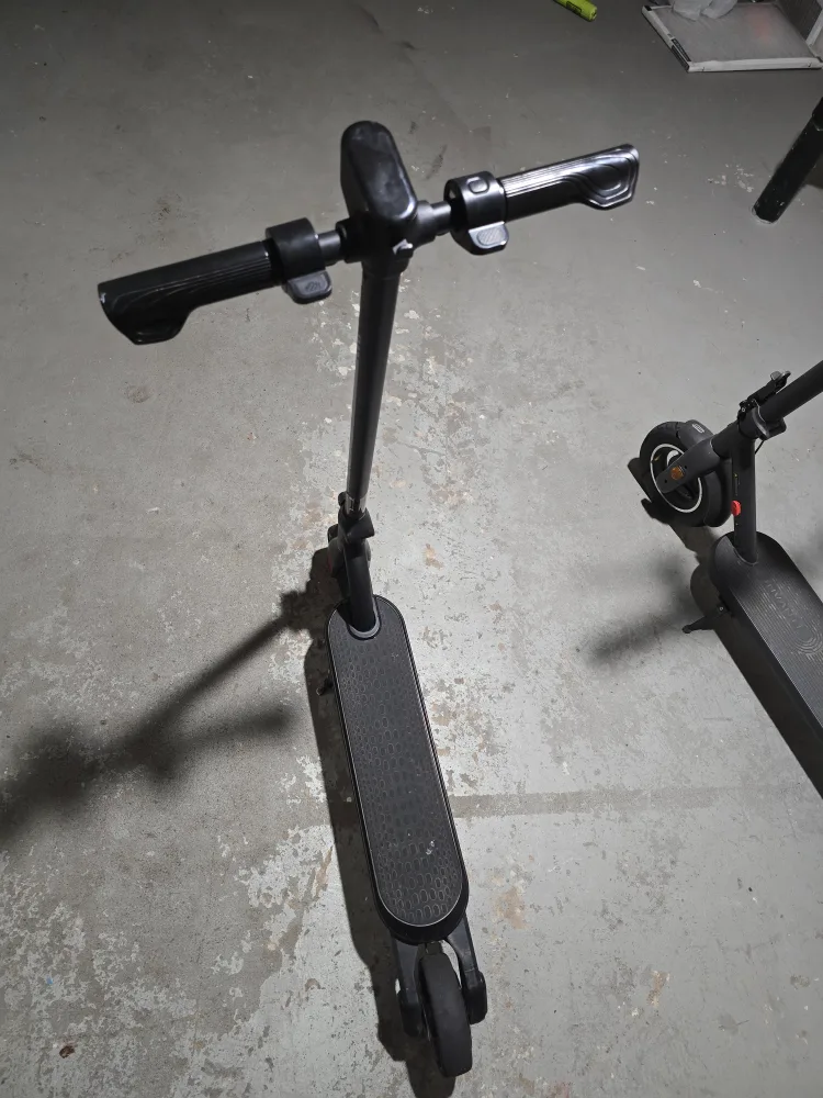 Two Electric Scooters - I zip and Ivanti image indicator(4)