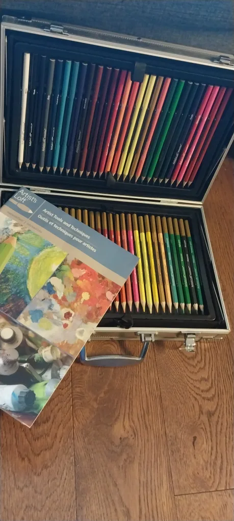 Artist's Loft Coloured Pencil Set with Case image indicator(2)