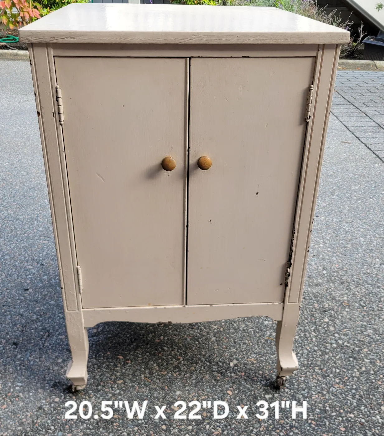 Cabinet 20.5"W x 22"D x 31"H image indicator(2)