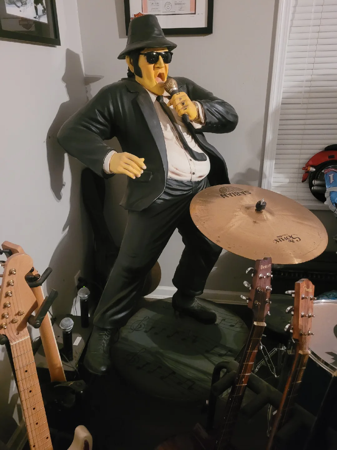 Elvis Presley & Blues Brothers Statues image indicator(4)