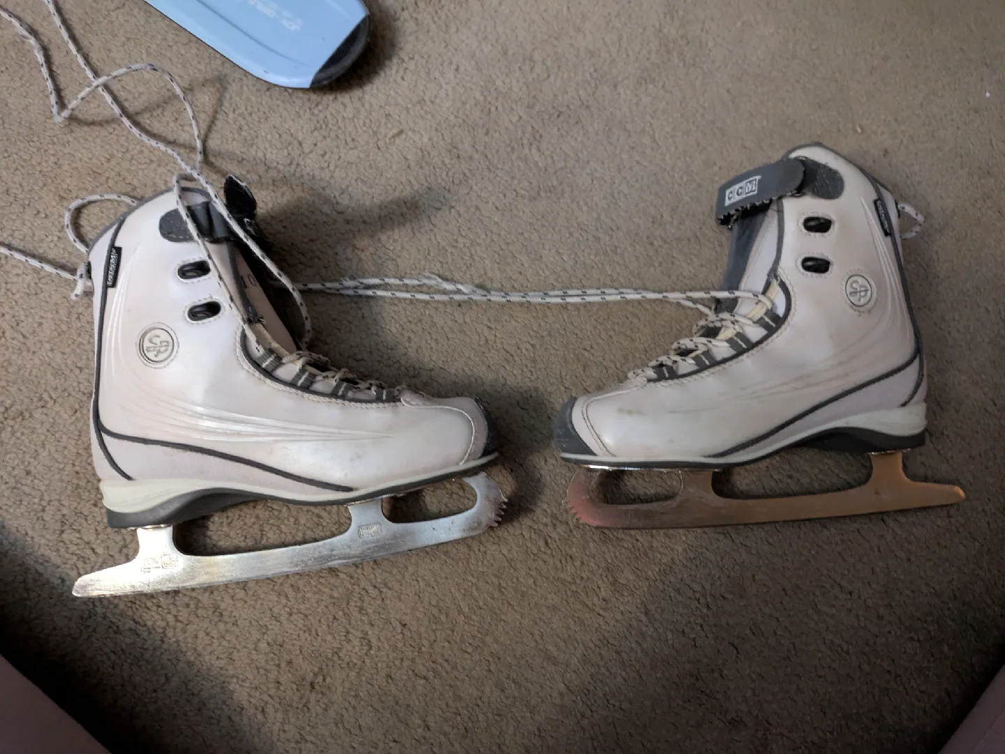SP Figure Skates - Size 4 thumbnail