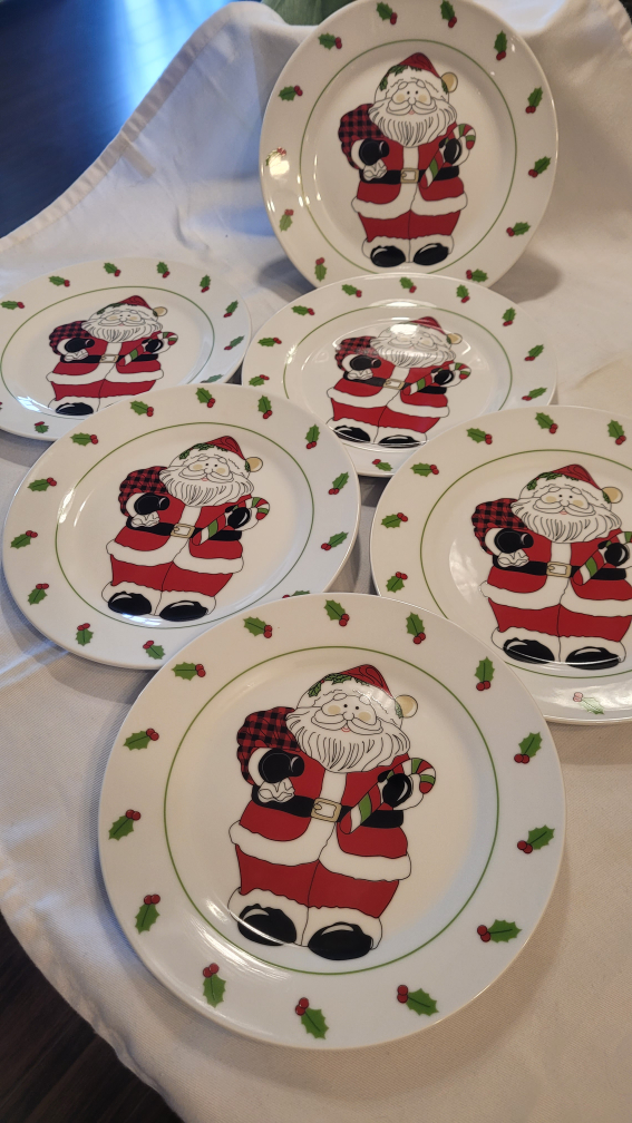 Set of 6 Santa Claus Holiday Plates