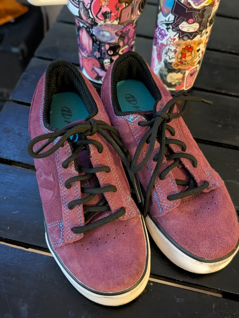 kidsHeelys Roller Shoes - Burgundy image indicator(2)