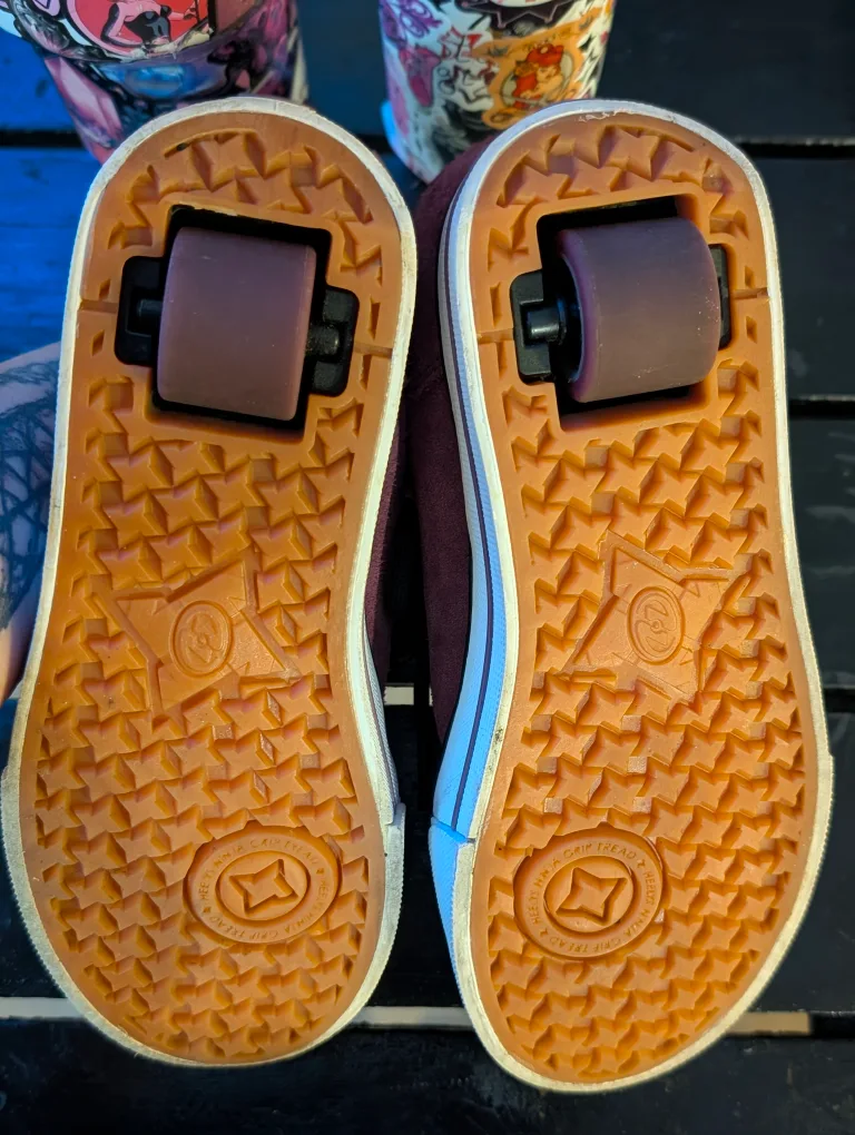 kidsHeelys Roller Shoes - Burgundy image indicator(6)