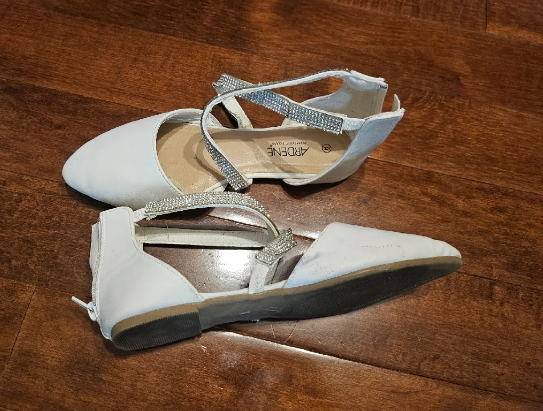 Ardene White Flats Size 8 image indicator(2)
