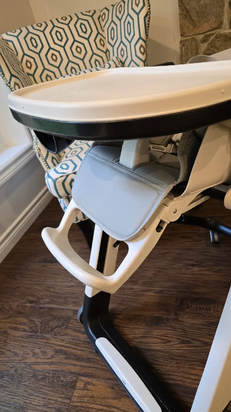 Peg Perego Siesta High Chair - Grey image indicator(7)