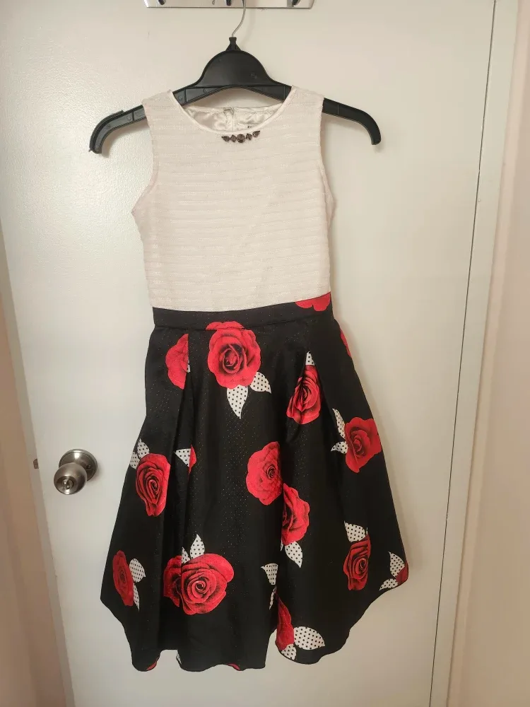 💃 Gently Used Girls' Plaid Jacket & Dress Set image indicator(5)