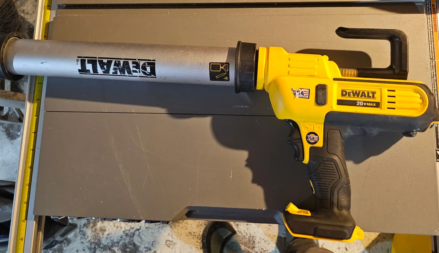 DeWalt 20V MAX Cordless Adhesive Gun thumbnail