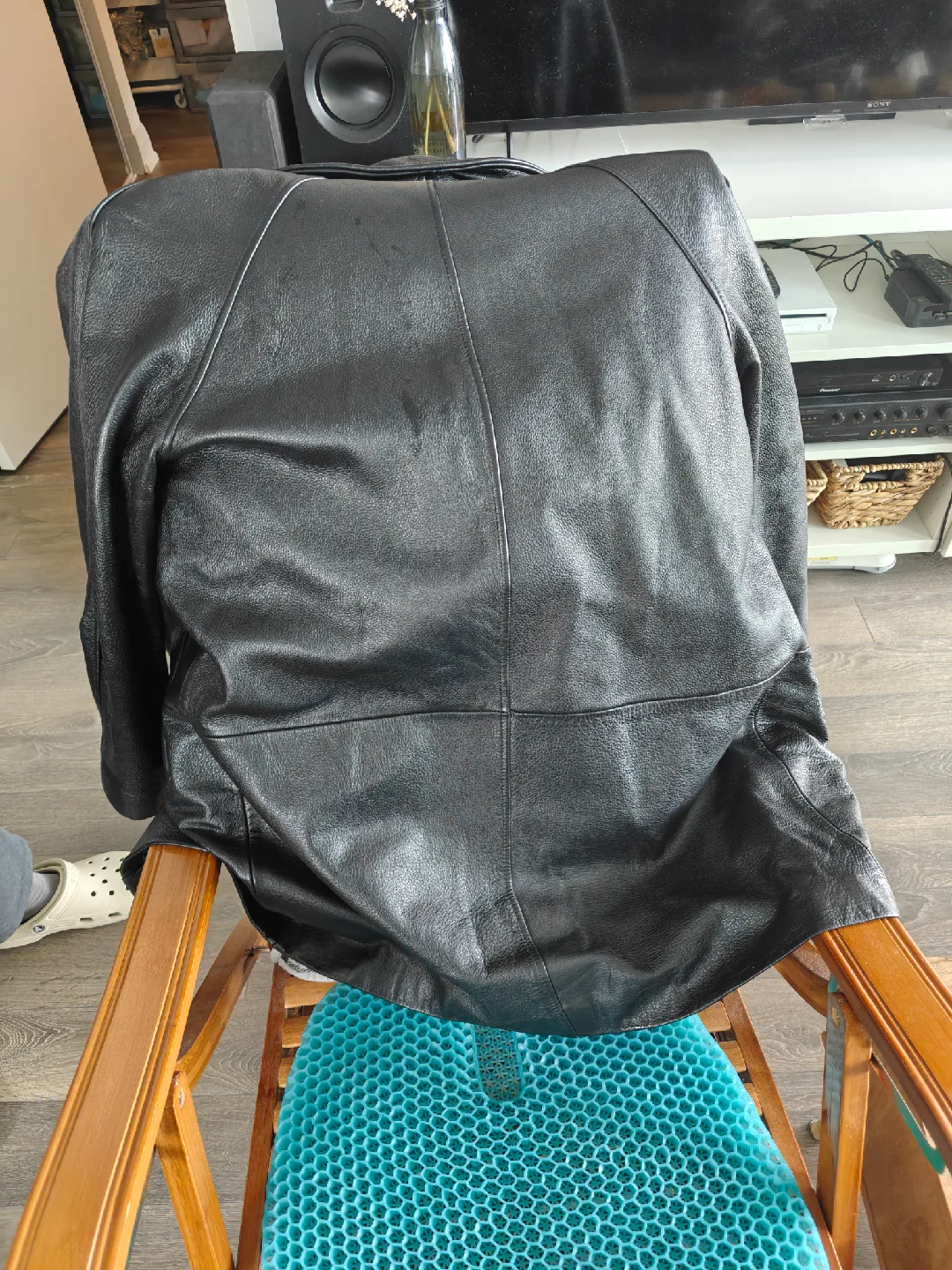 Danier Canada Leather Jacket - Size 42 image indicator(2)