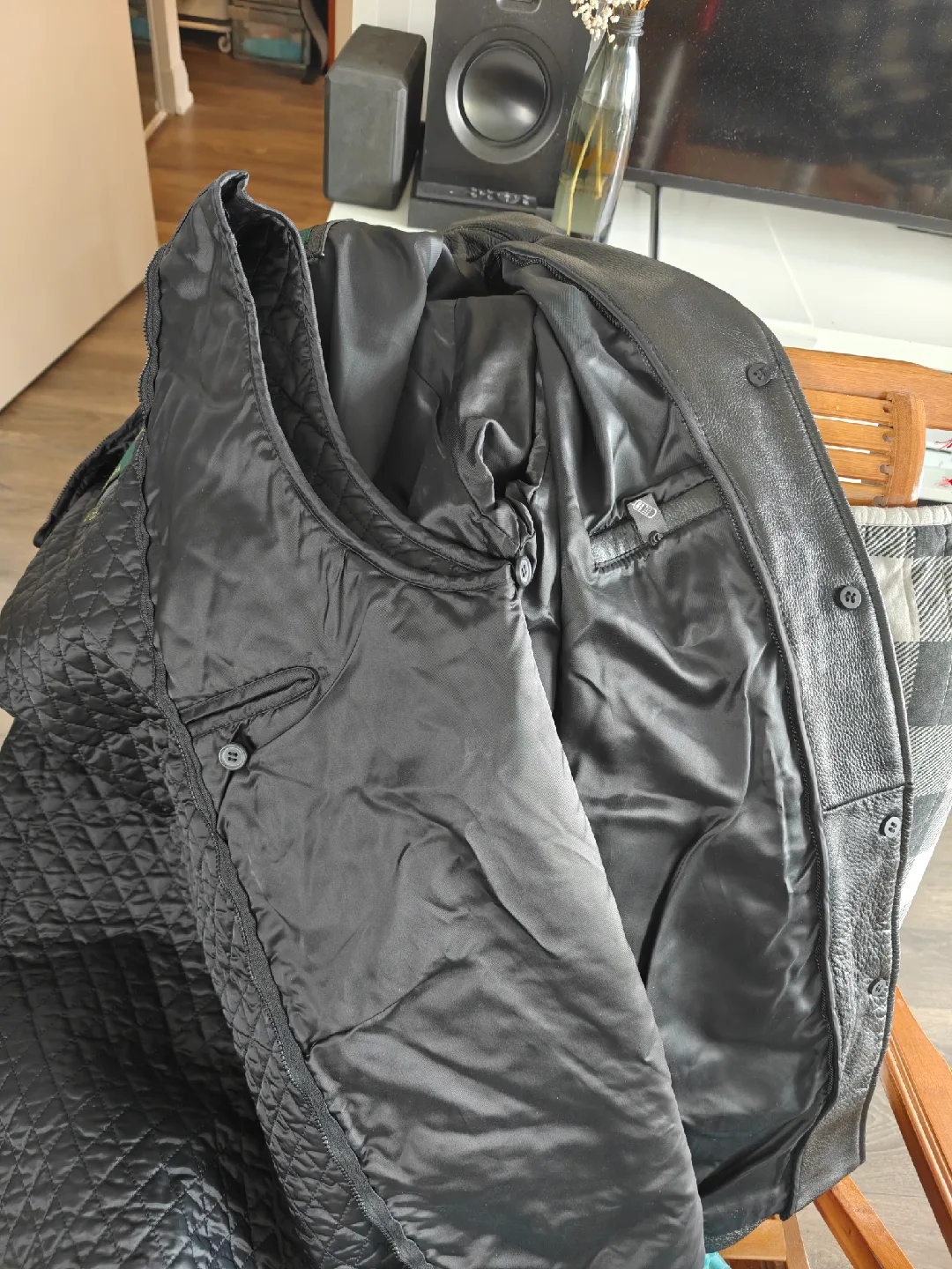 Danier Canada Leather Jacket - Size 42 image indicator(4)