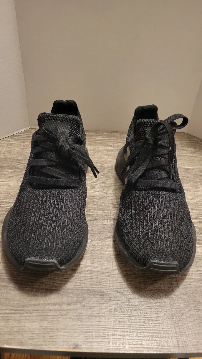 Adidas Swift Run Men's Size 8 Black thumbnail