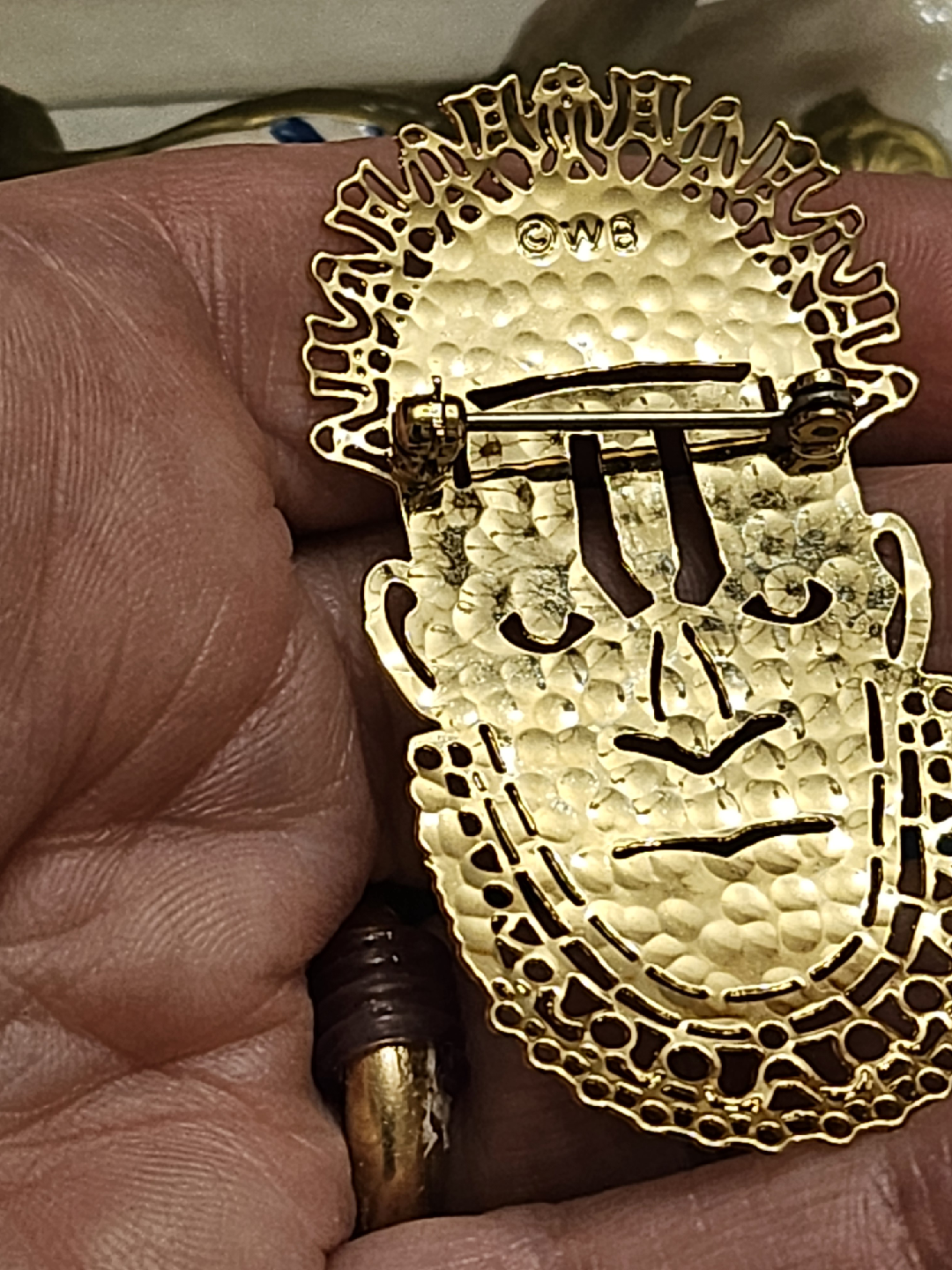 Vintage WB Gold Tone Face Brooch - photo 4