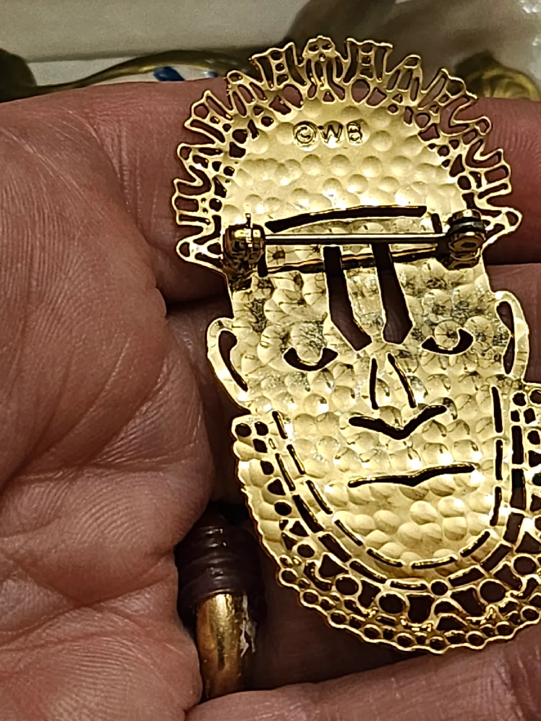 Vintage WB Gold Tone Face Brooch image indicator(4)