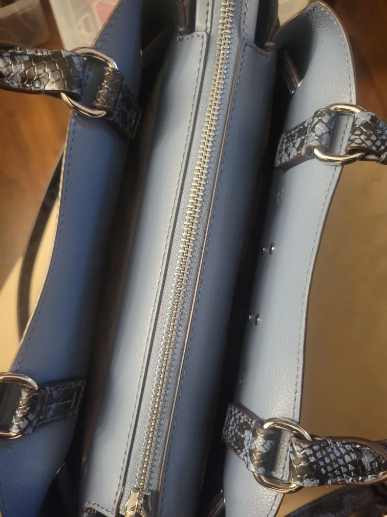 Michael Kors Leather Wallet image indicator(6)