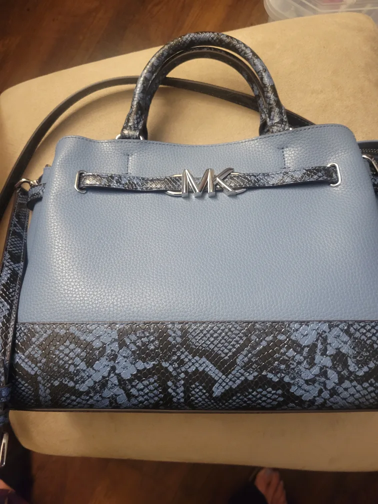 Michael Kors Leather Wallet image indicator(7)