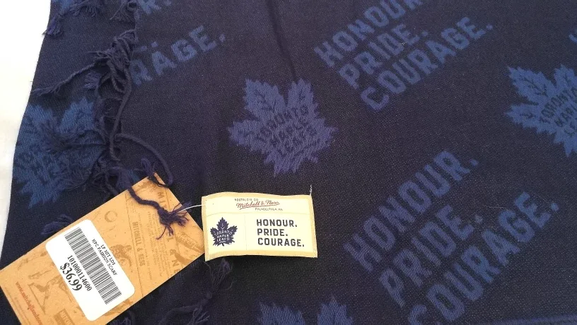 Toronto Maple Leafs Scarf - BNWT image indicator(3)