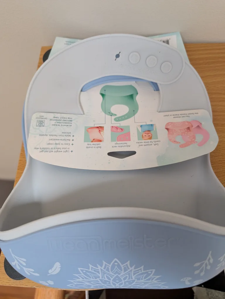 Set of 2 Wean Meister Easy Rinse Bibs - NEW thumbnail