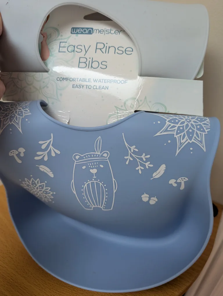 Set of 2 Wean Meister Easy Rinse Bibs - NEW image indicator(5)