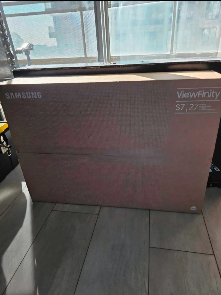 Samsung ViewFinity S7 27 inch Monitor - New in Box!