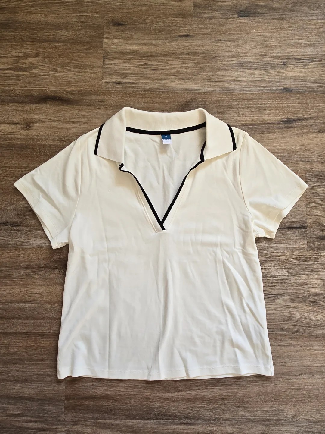 Old Navy White T-Shirt - Size XL thumbnail