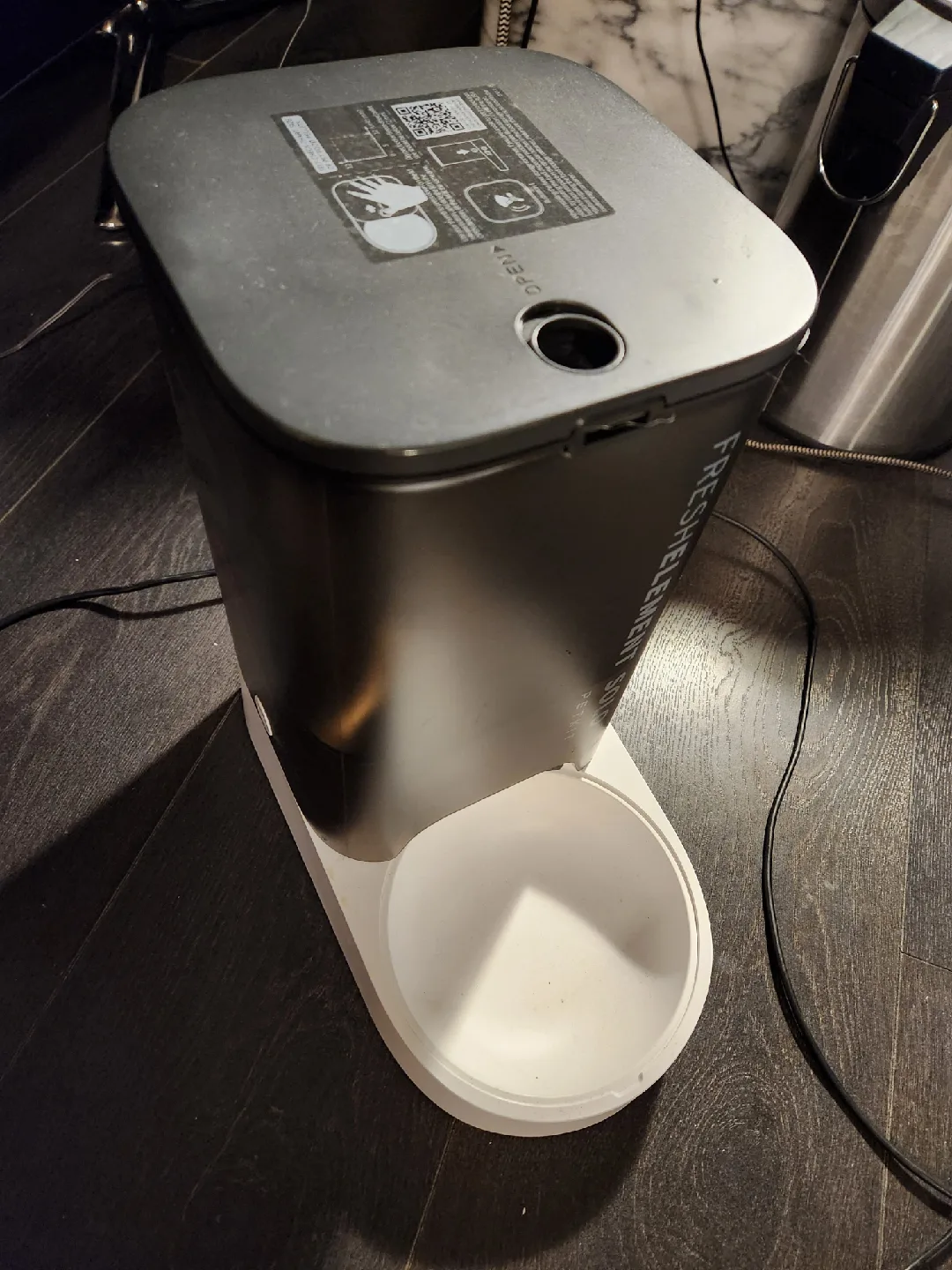 Fresh Element Petoneer Mini Automatic Pet Feeder thumbnail