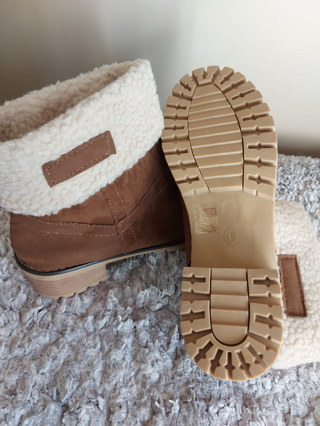 Brown Ankle Boots with Sherpa Lining - Size 43 - photo 2