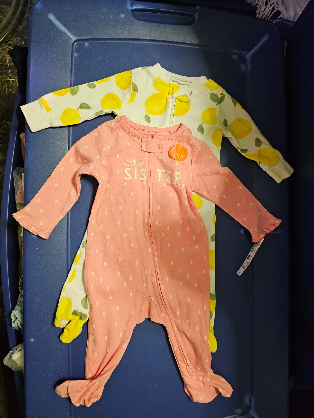 🥕Baby Clothes Bundle: Rompers, Outfits, Socks image indicator(4)