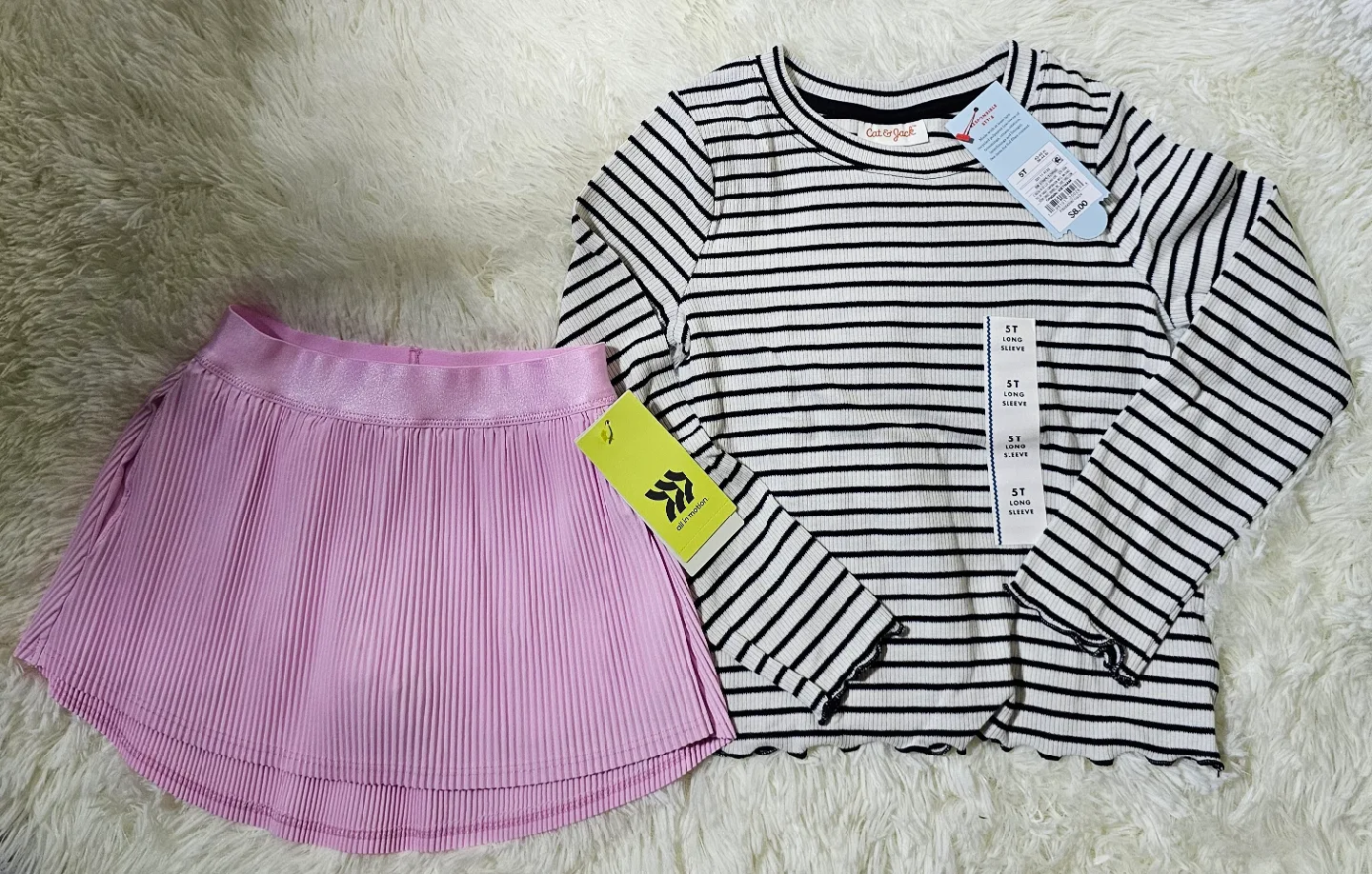 🥕Baby Clothes Bundle: Rompers, Outfits, Socks image indicator(5)