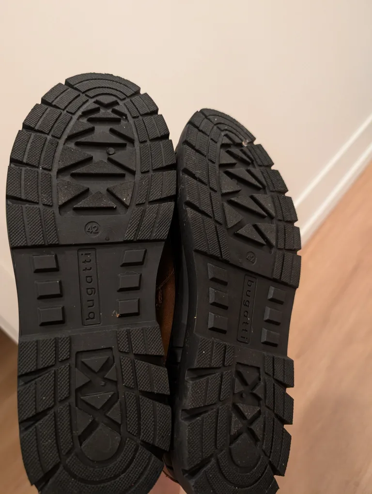 Moving out sale - Brown Winter Boots Men (US size 9) image indicator(6)