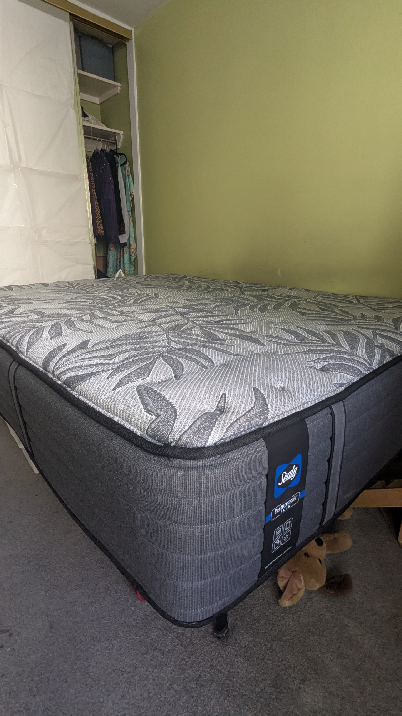 Sealy Posturepedic Mattress (80" x 60" )