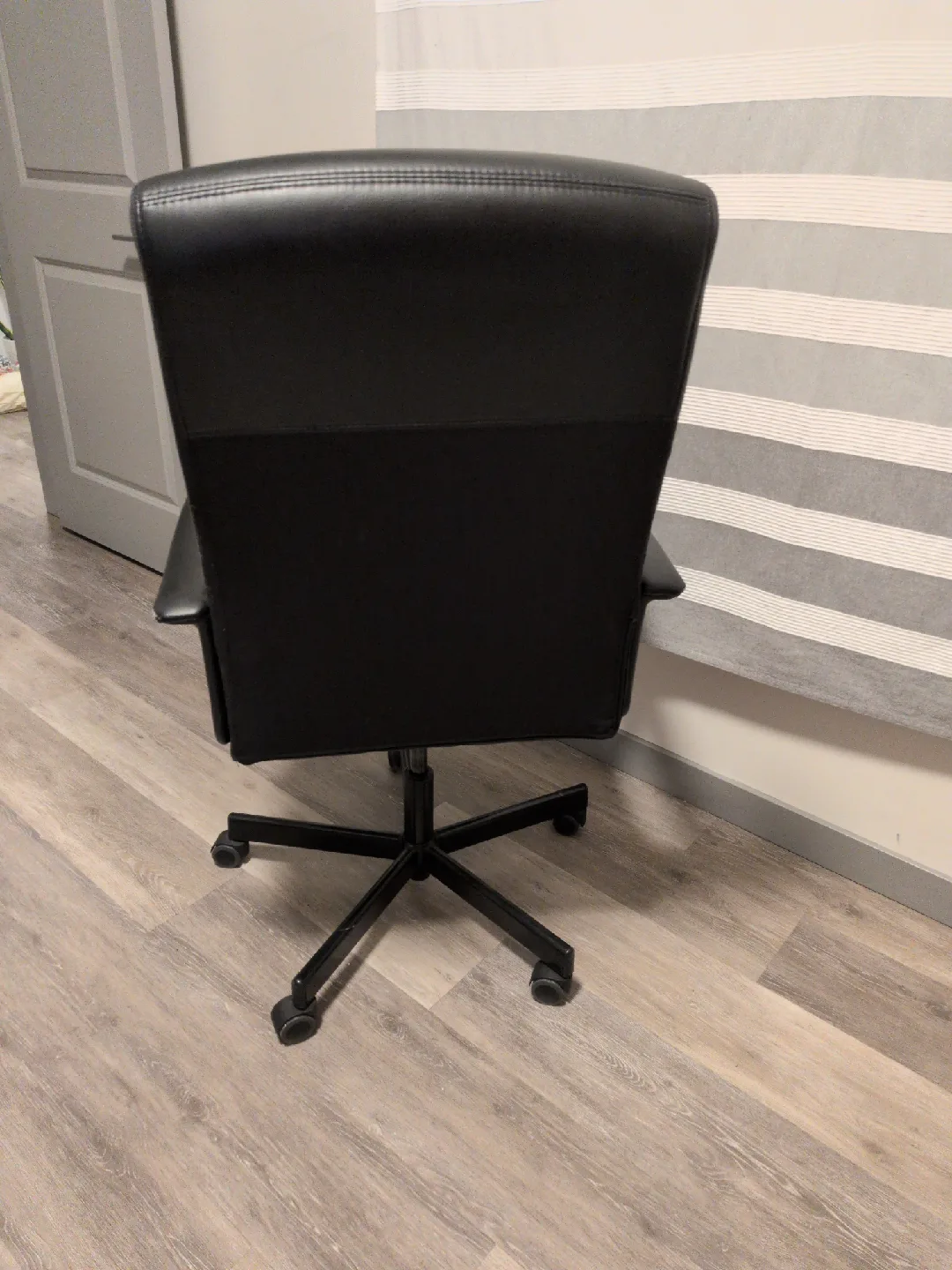 Black Office Chair - Some Wear thumbnail