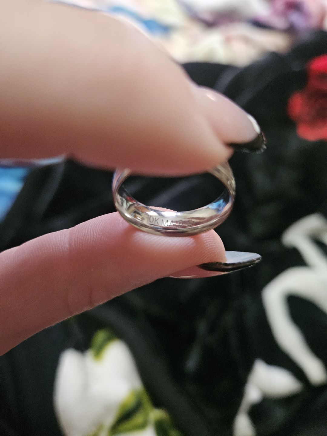 10K White Gold wedding band