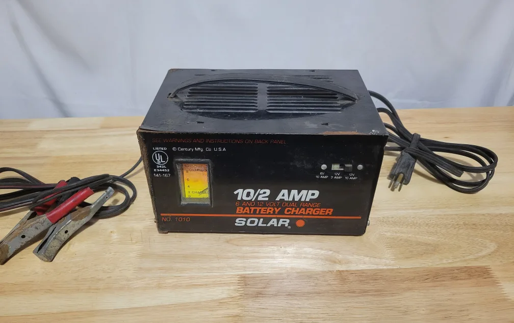 Vintage Solar 10/2 Amp Battery Charger 6 & 12 Volt Dual Range thumbnail